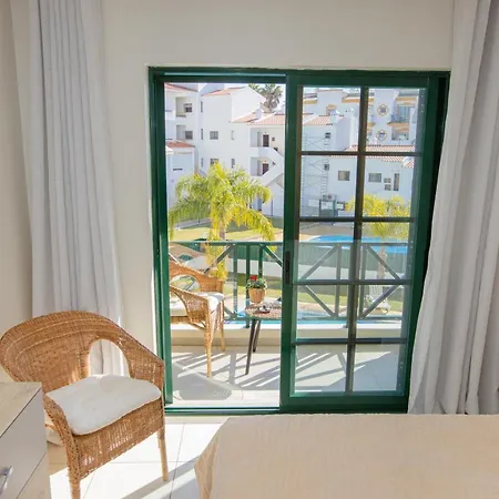 Holiday Albufeira البوفيرا